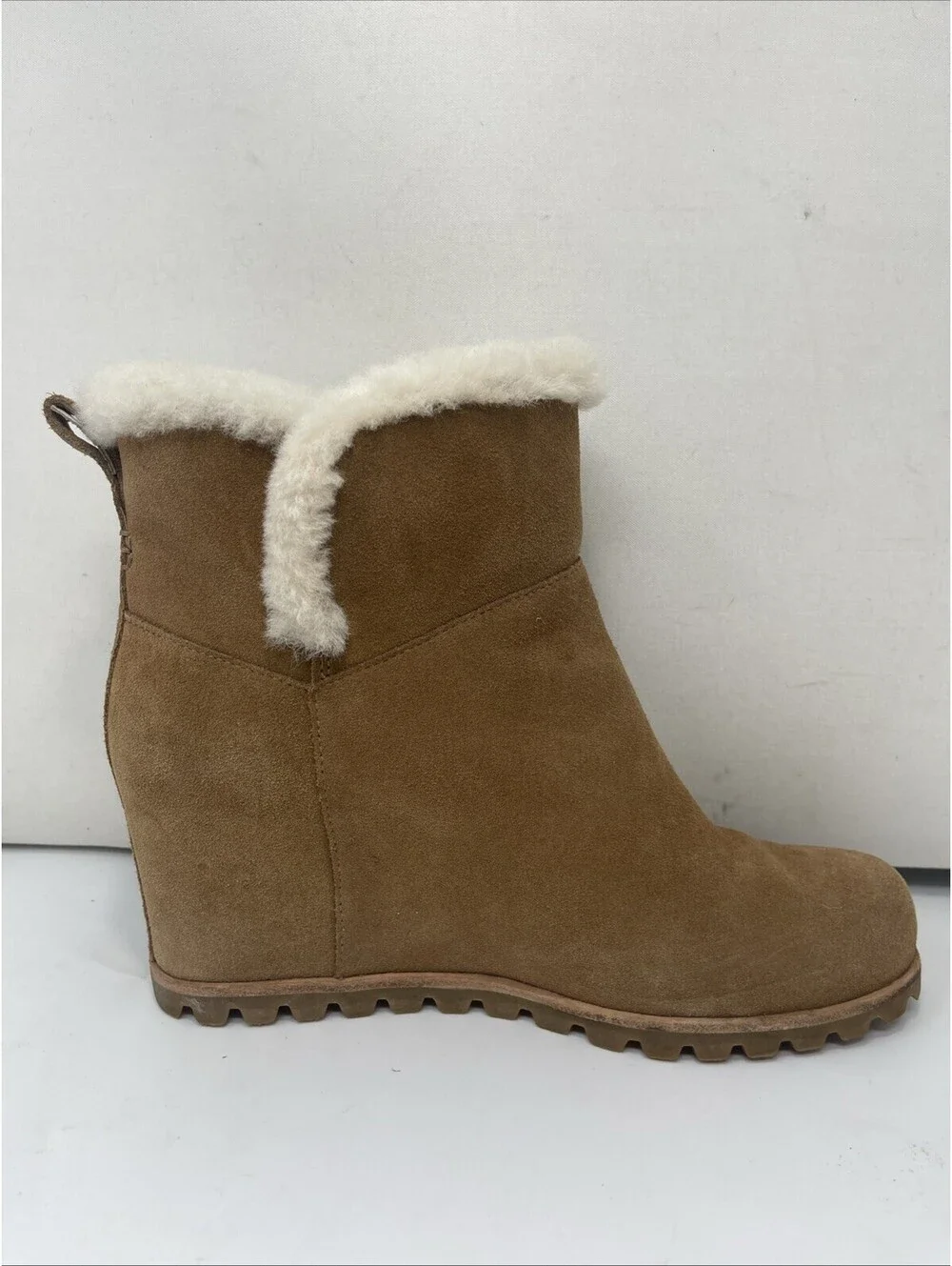 UGG Seyline Women Tan Suede Wedge Booties Shearling Lined Size 9